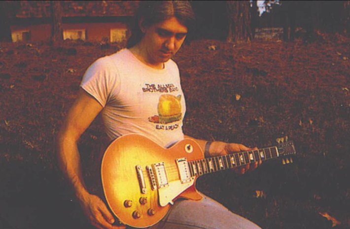 HISTORY OF THE SLASH'S IMITATION LES PAUL THAT CONTINUES TO MAKE GIBSON FAMOUS